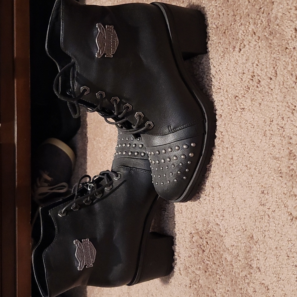 Size 9 lightly used Milwaukee riders booties